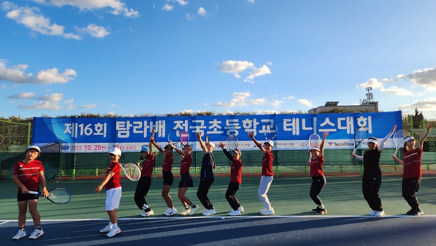 ▲ 2021년 2월에 설립한 JTSC는 열악한 환경에도 선수 양성에 힘쓰며 제주 테니스 부흥에 기여하고 있다. ⓒ JTSC