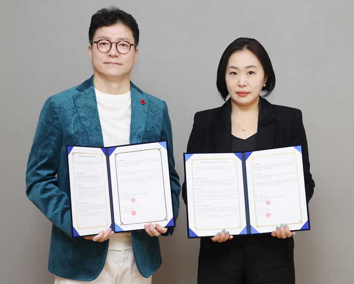 ▲ 어트랙트 전홍준 대표(왼쪽), 스튜디오잼 이경란 대표. 제공| 어트랙트