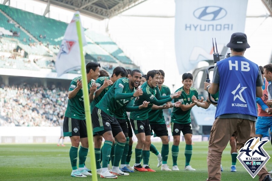 ▲ 전북 현대와 포항 스틸러스와 1-1로 비겼다. ⓒ한국프로축구연맹