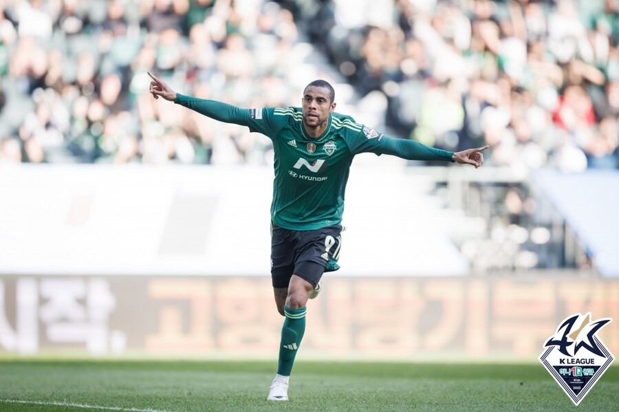 ▲ 전북 현대와 포항 스틸러스와 1-1로 비겼다. ⓒ한국프로축구연맹