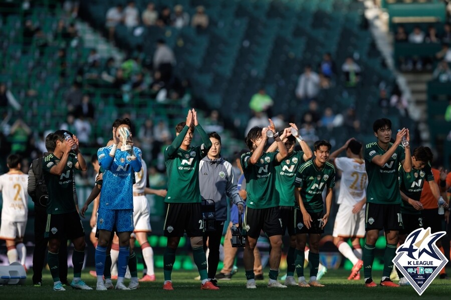 ▲ 전북 현대와 포항 스틸러스와 1-1로 비겼다. ⓒ한국프로축구연맹