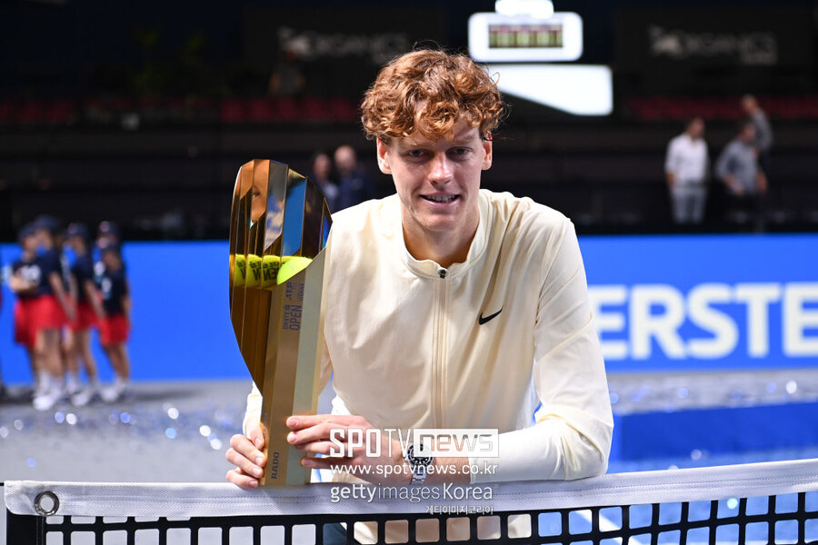 [ATP] 시너, 메드베데프 꺾고 비엔나오픈 우승…상대 전적 6연패 이후 2연승