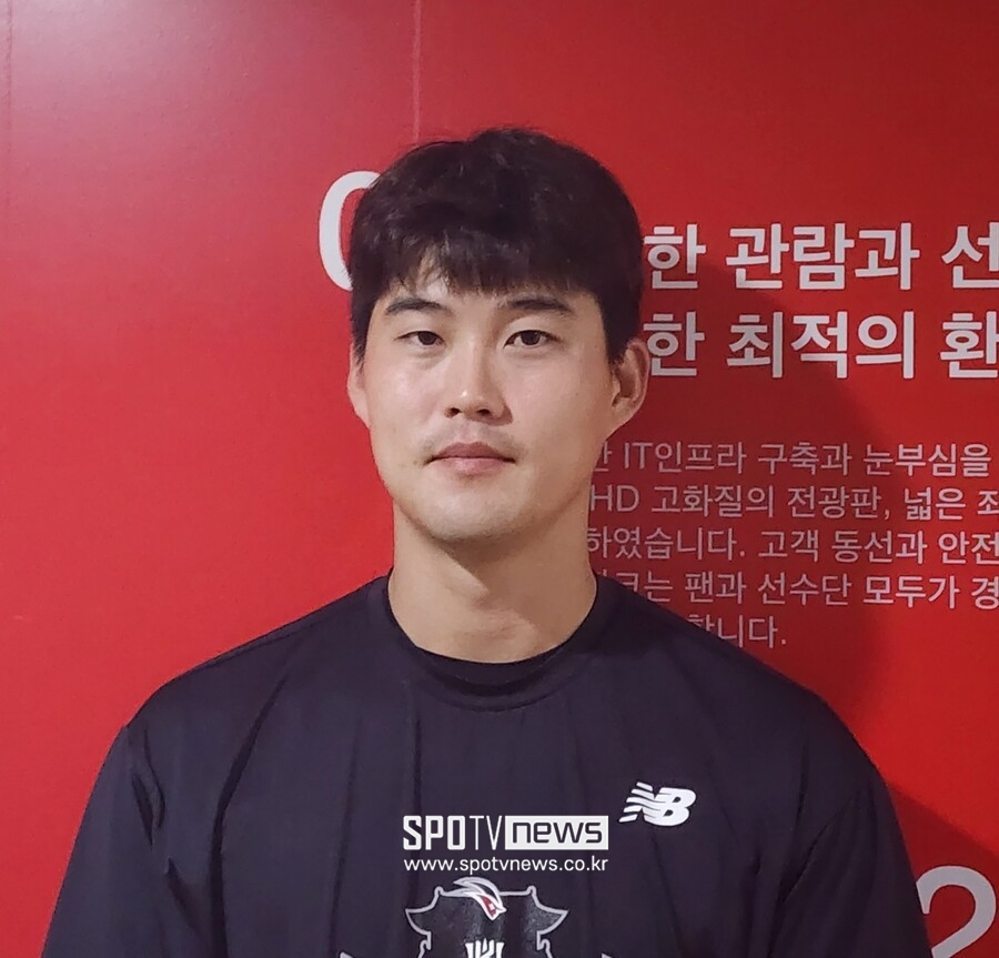 ▲ 인터뷰 중인 kt 위즈 외야수 배정대. ⓒ수원, 박정현 기자