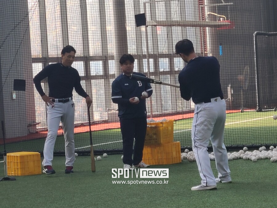 ▲ 이승엽 두산 베어스 감독과 김재환 ⓒ 이천, 김민경 기자