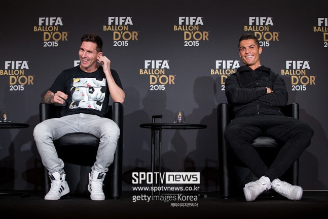 ▲ 8번째 발롱도르를 수상한 메시와 라이벌이던 호날두