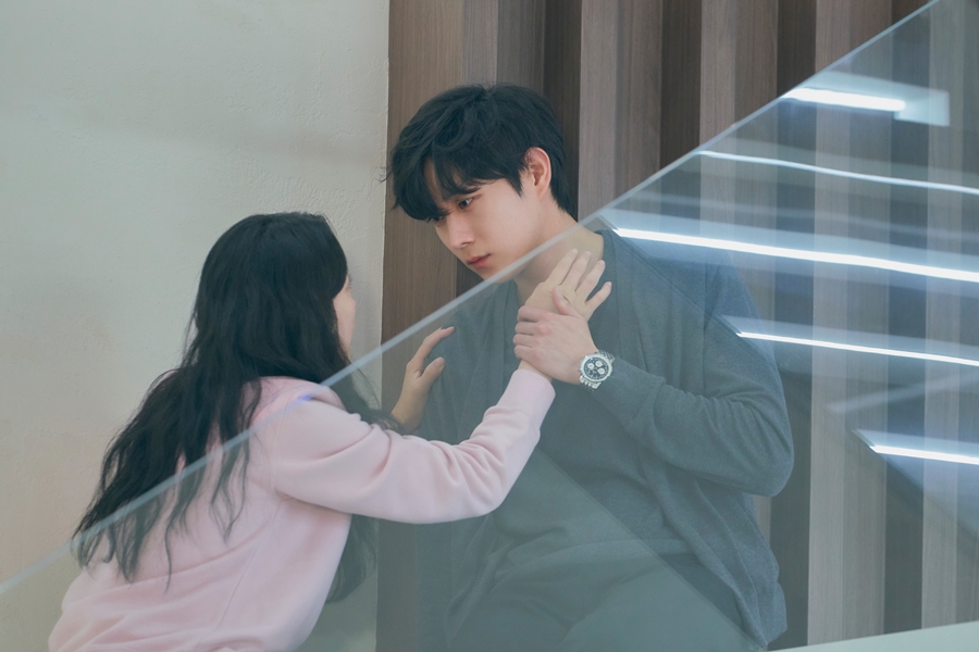 ▲ 낮에 뜨는 달. 제공ㅣENA