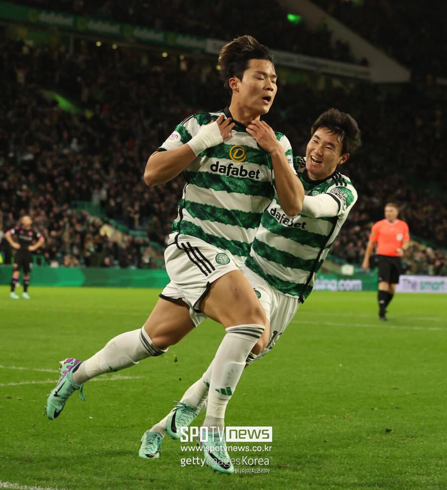 ▲ 오현규가 세인트 미렌전에서 결승골을 넣으며 셀틱에 2-1 승리를 안겼다. 양현준이 함께 세리마니하며 답답한 상황을 뚫었다.