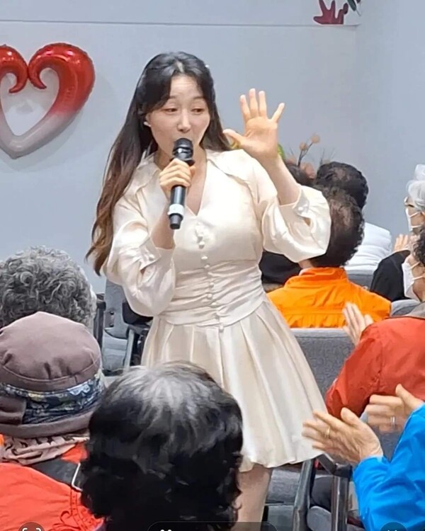 방윤희, '어르신 행사의 꽃' 급부상…저소득층 노인 대상 위안 잔치로 화제