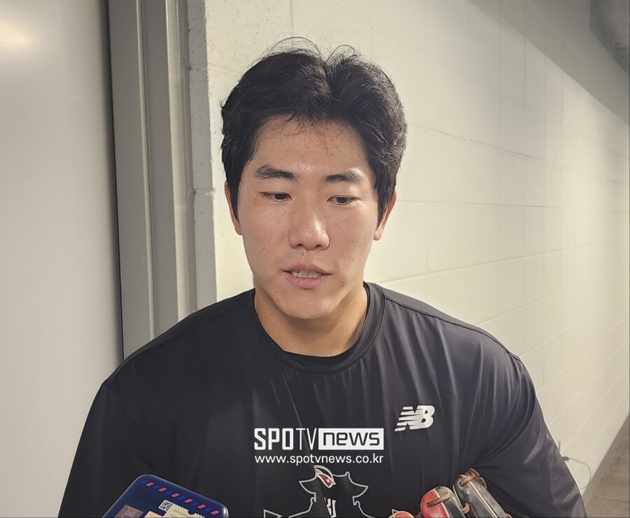 ▲ 인터뷰 중인 kt 위즈 내야수 오윤석. ⓒ창원, 박정현 기자