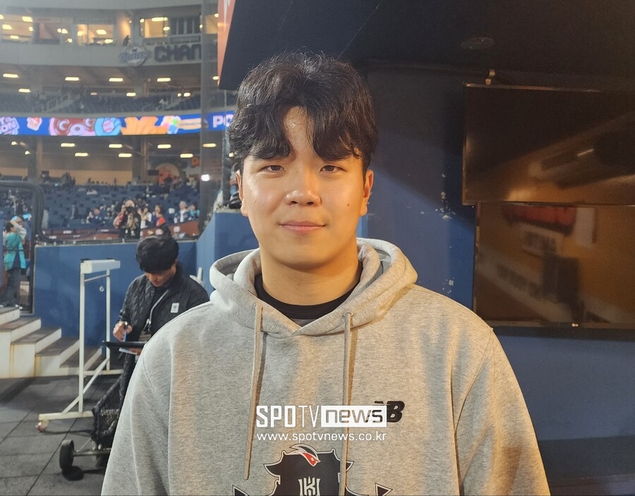 ▲ 인터뷰 중인 kt 위즈 투수 손동현. ⓒ창원, 박정현 기자