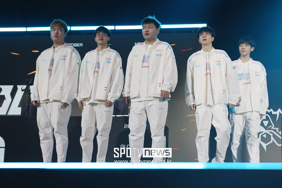 MSI 악몽 재현? BLG, 젠지 상대로 롤드컵 8강 1세트 승리