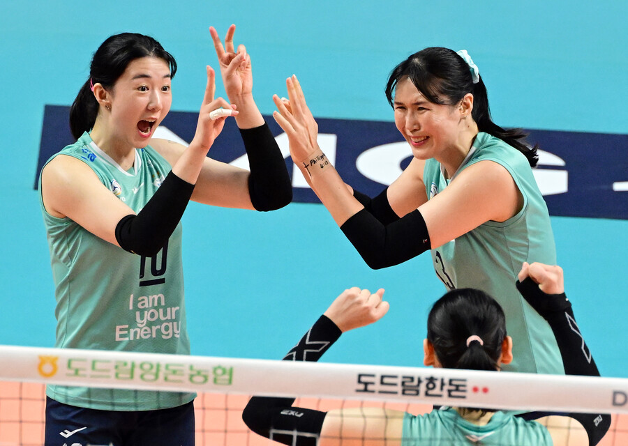 GS칼텍스, 정지윤 돌아온 현대건설 3-0 완파…단독 2위 점프