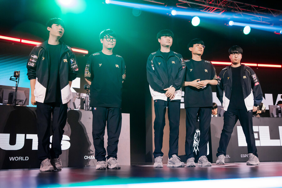 각성한 KT롤스터, 우승후보 징동 상대로 롤드컵 8강 1세트 승리