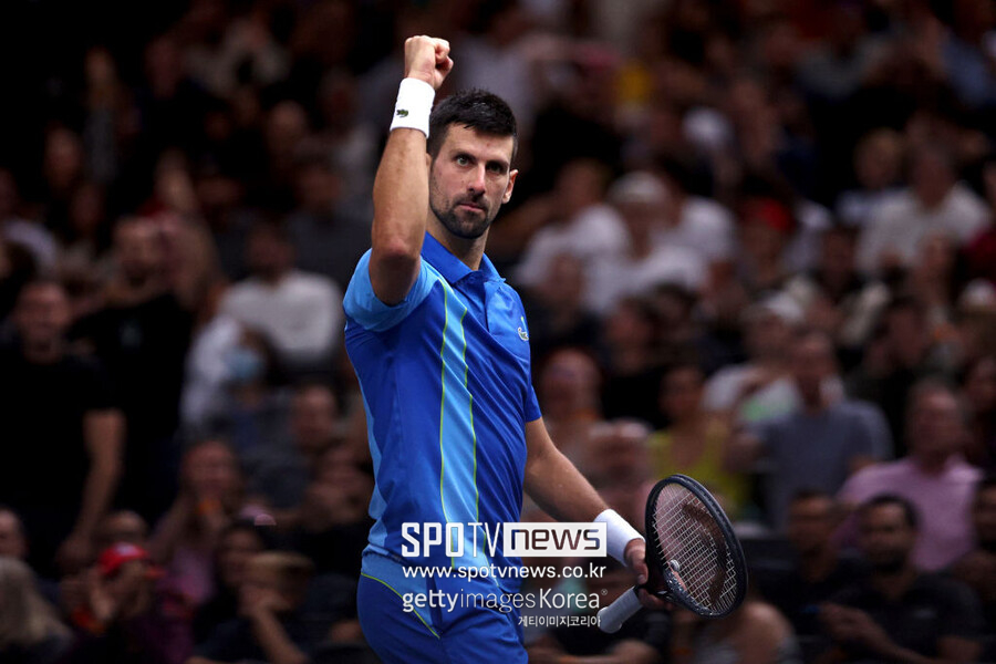 ▲  2023 ATP 투어 파리 마스터스 단식 준결승전에서 경기를 펼치는 노바크 조코비치