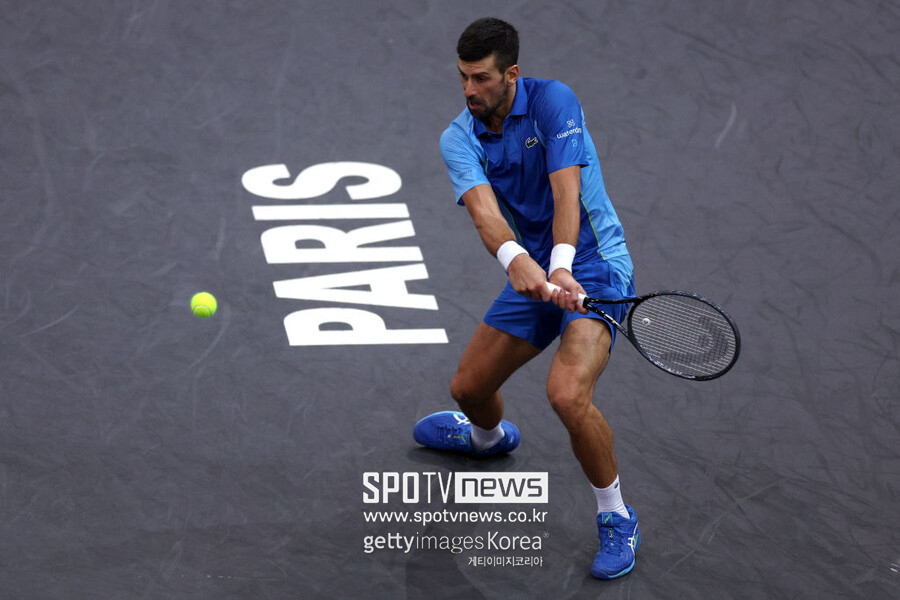 ▲  2023 ATP 투어 파리 마스터스 단식 준결승전에서 경기를 펼치는 노바크 조코비치