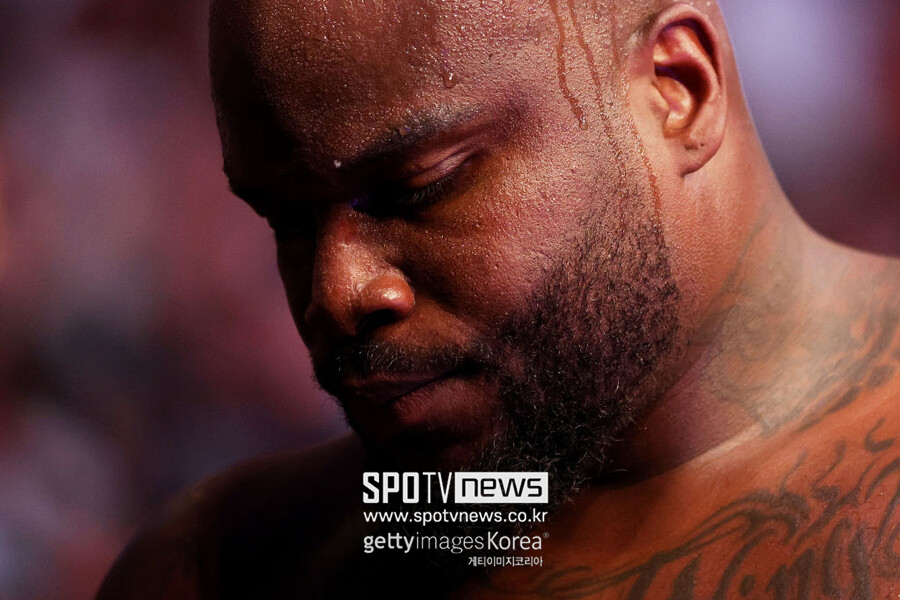 25분 중 21분 깔려 있던 데릭 루이스…알메이다 UFC 신바람 6연승