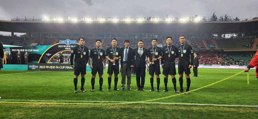 전남축구협회 '경사' → 이동준 심판,  FA컵 심판상 수상 & 서영규 심판 국토부 장관상