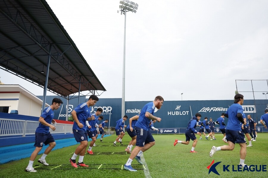 ▲ 울산 현대가 5일 조호르가 내준 훈련장에서 훈련하고 있다 ⓒ한국프로축구연맹