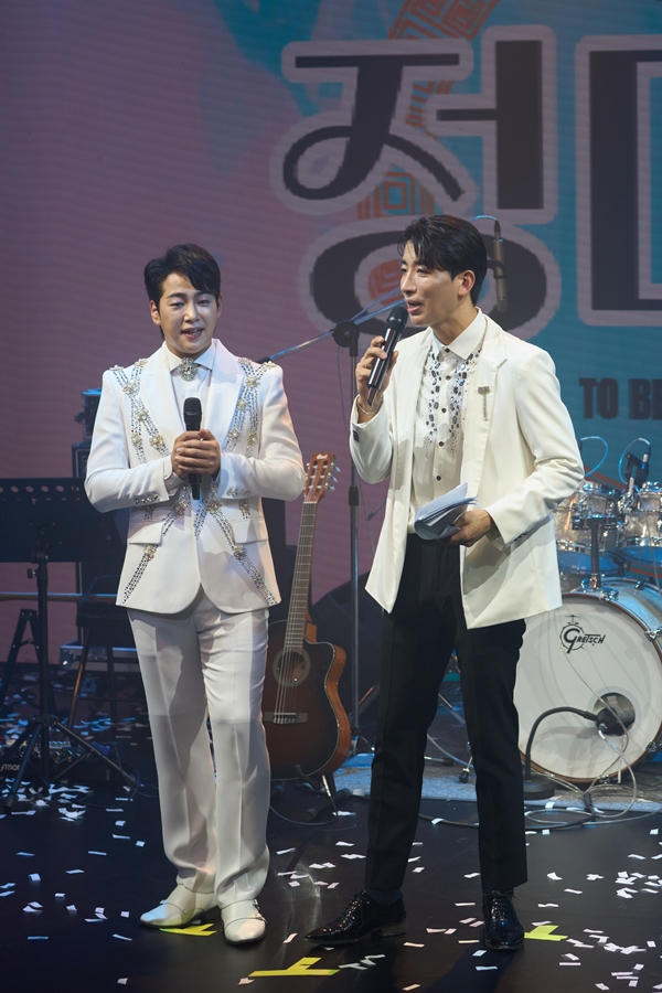 ▲ 지난 5일 정다한 데뷔 10주년 콘서트 사회를 본 김동찬(오른쪽). 제공|토탈셋