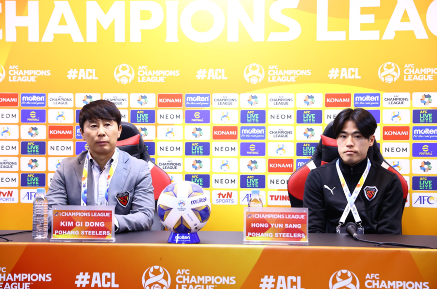 ▲ 김기동 감독과 홍윤상이 '2023-24시즌 아시아축구연맹(AFC) 챔피언스리그(ACL)' F조 조별리그 일정을 앞두고 기자회견을 하고 있다 ⓒ포항 스틸러스