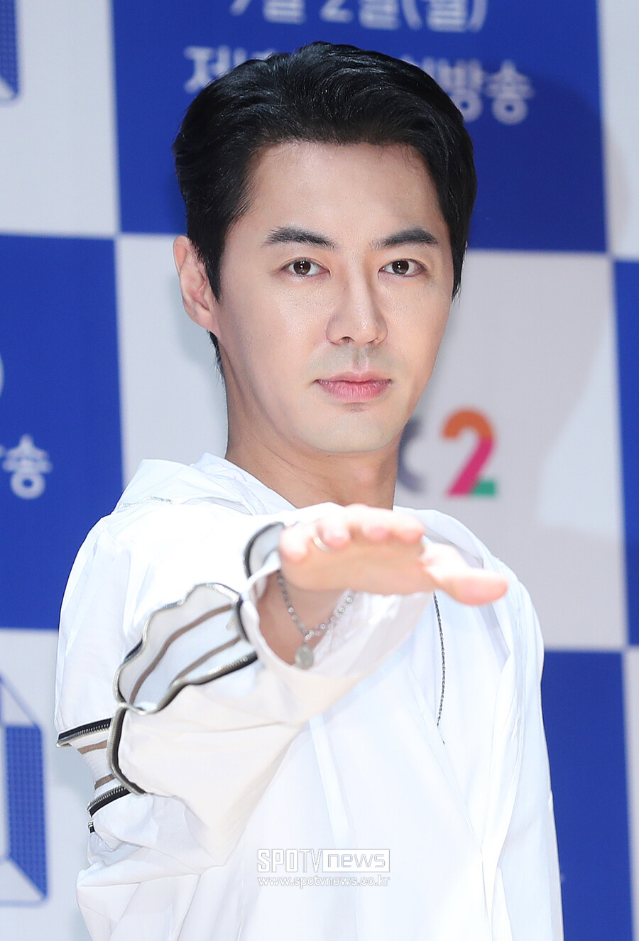 "결혼식도 못 갔는데"…전진, '절연' 父 찰리박 빈소 지켜 '마지막 길 함께'[이슈S]