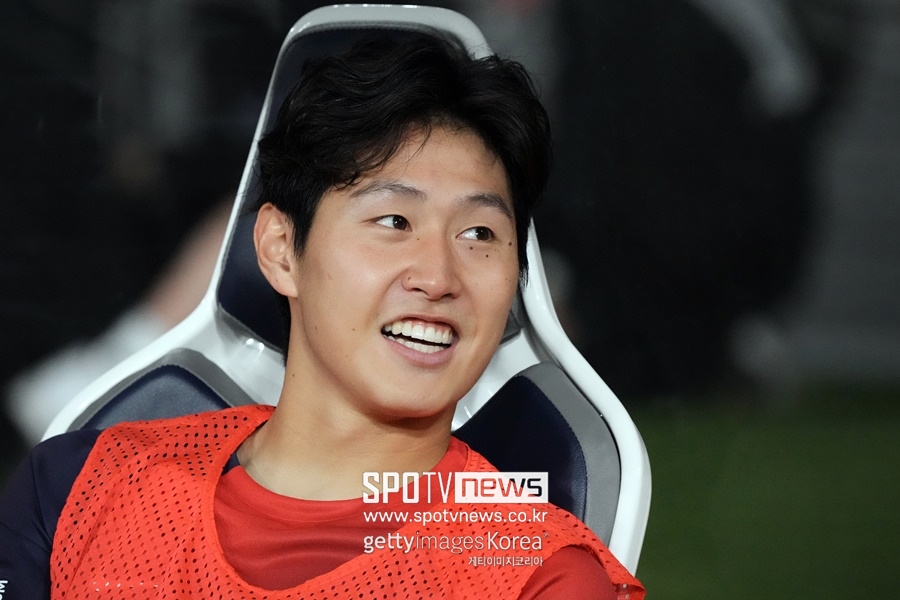 ▲ 벤치에서 출격한 이강인. 아쉬워 하고 있다.