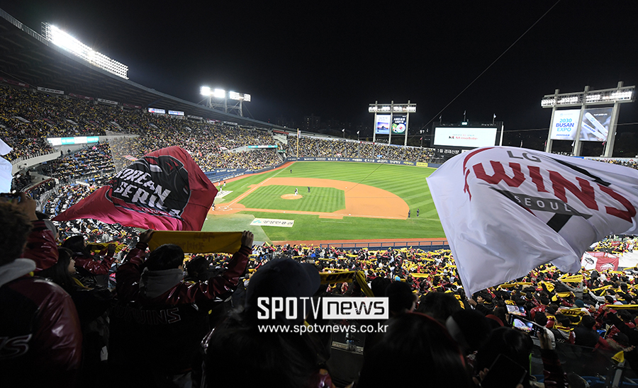 LG 팬 恨 풀이? 한국시리즈 2차전도 2만 3750석 매진…시구자는 정우성 선정