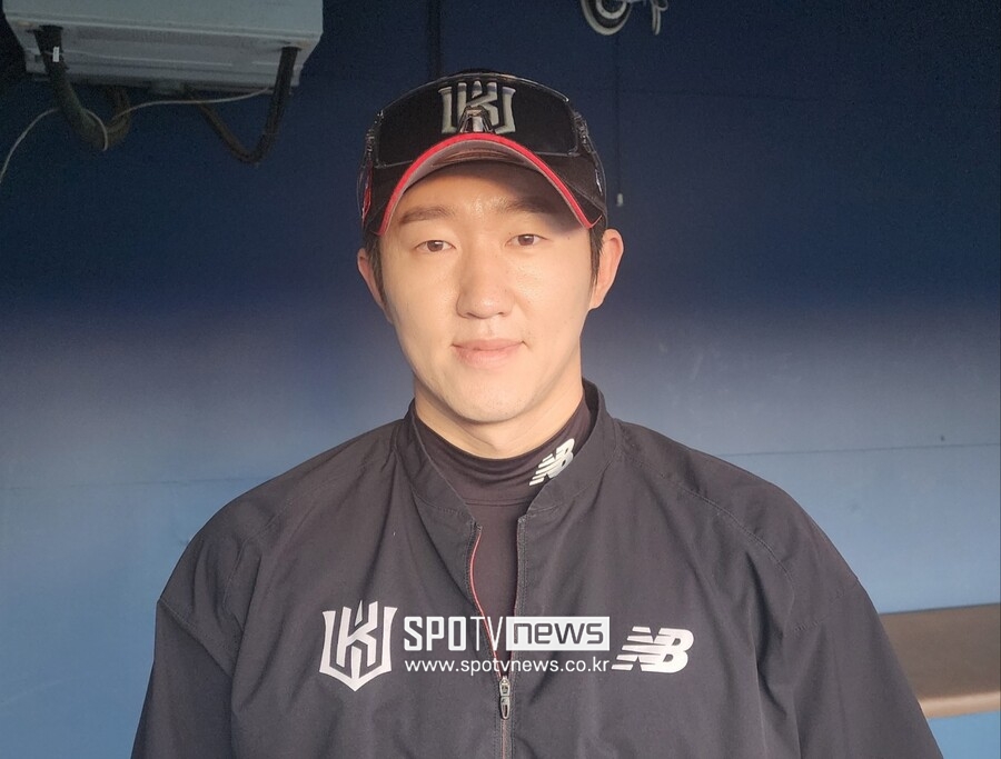 ▲ 인터뷰 중인 kt 위즈 외야수 김민혁. ⓒ잠실, 박정현 기자