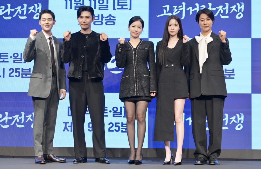 ▲ '고려 거란 전쟁'의 김동준, 지승현, 이시아, 하승리, 최수종(왼쪽부터). 제공| KBS