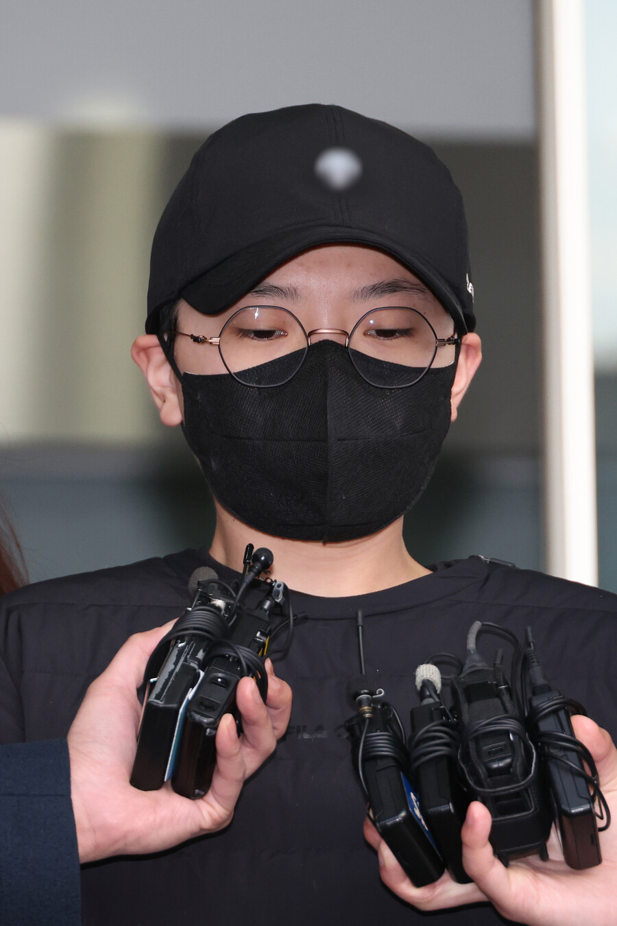 "피해자들에 죄송" 전청조, 한마디 남기고 구속송치…남현희 공범수사 계속[종합]