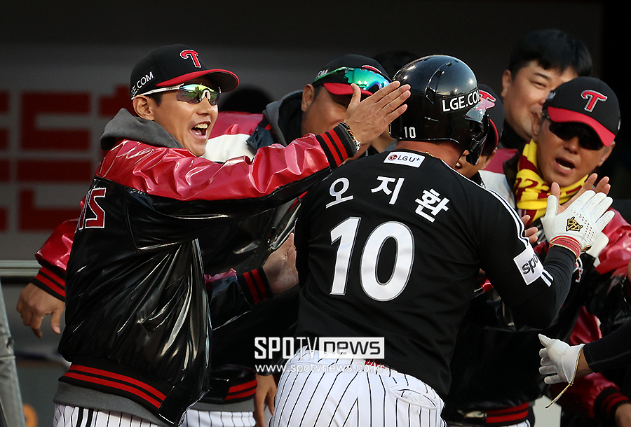 LG 진짜 우승 보인다…'김윤식 깜짝 호투+홈런 쾅!쾅!쾅!‘ LG, kt 15-4 대파, KS 3승 쟁취