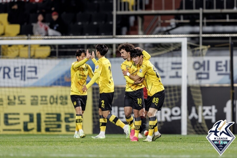 ▲ 전남이 우승을 노린 부산에 고춧가루를 뿌렸다 ⓒ 한국프로축구연맹