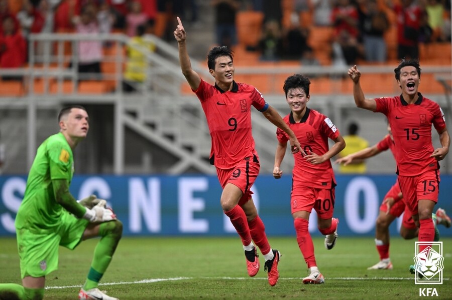 [U-17 월드컵] '골대 2번'에 운 변성환호…한국, 첫판서 미국에 1-3 패배 → 프랑스전에 사활 걸어야
