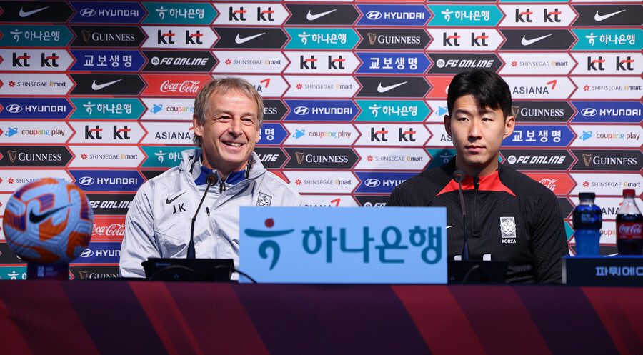 ▲ 위르겐 클린스만 감독과 손흥민은 15일 서울월드컵경기장에서 싱가포르전 사전 공식 기자회견에 참석했다. 싱가포르는 한국인 귀화 선수 송의영이 등장했다. ⓒ연합뉴스
