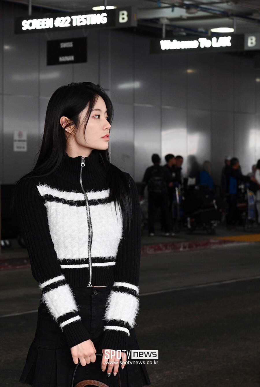 [포토]LA 공항 도착한 피프티피프티 키나, 옆모습도 이뻐