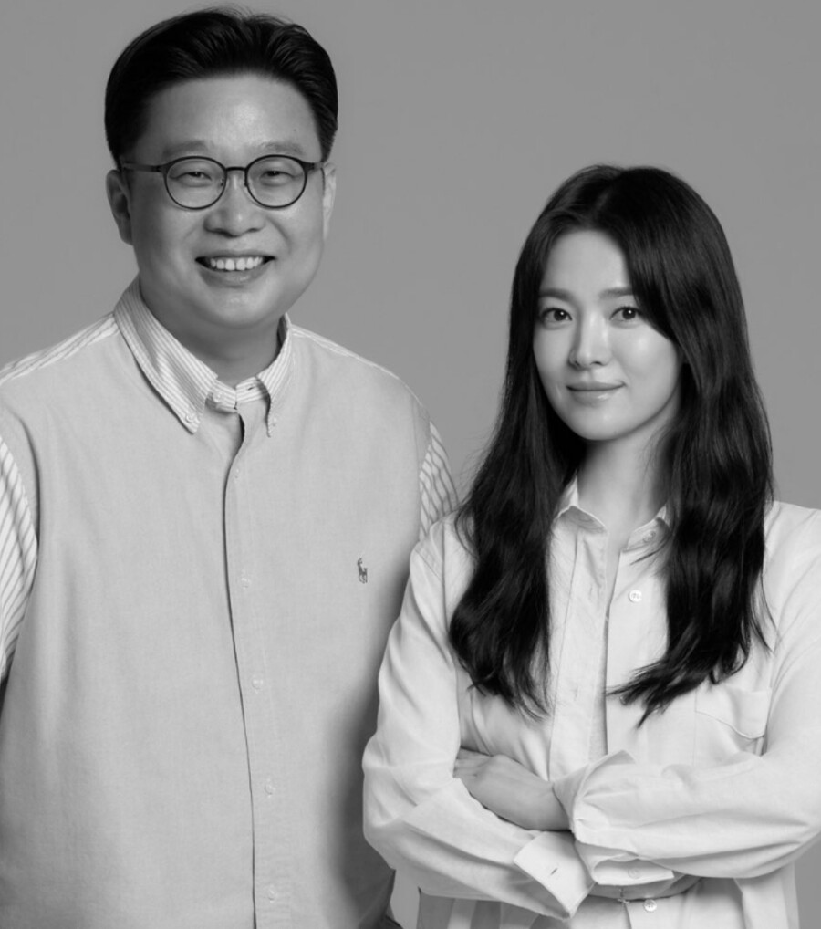 송혜교, 韓알리기는 계속된다…대만한국학교에 독립운동가 부조 기증
