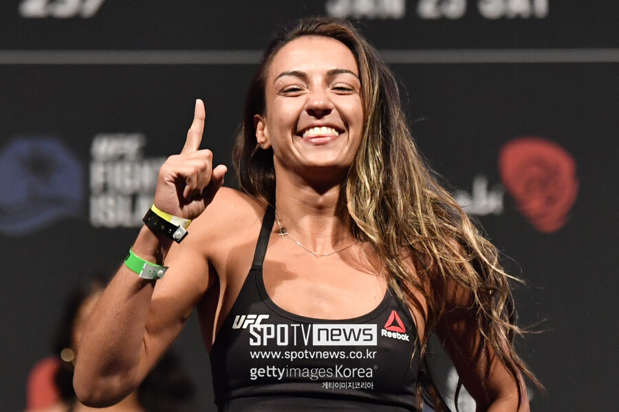 미소가 매력적인 UFC 파이터…아만다 히바스가 늘 웃는 이유
