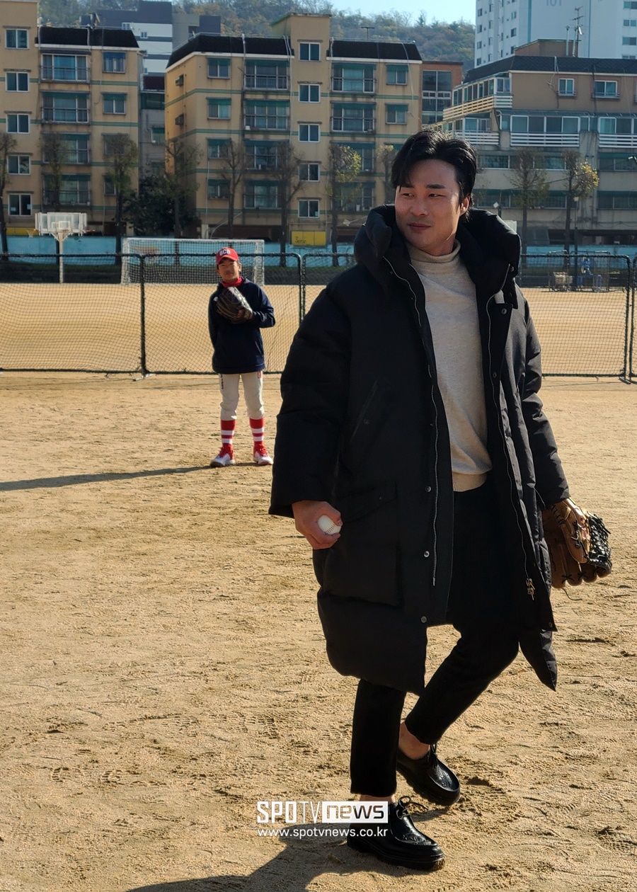 ▲ 김하성이 캐치볼을 하고 있다. ⓒ 부천, 김민경 기자