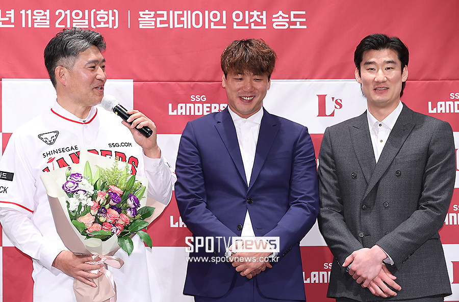 ▲ 이숭용 감독, 김광현, 오태곤(왼쪽부터) ⓒ곽혜미 기자