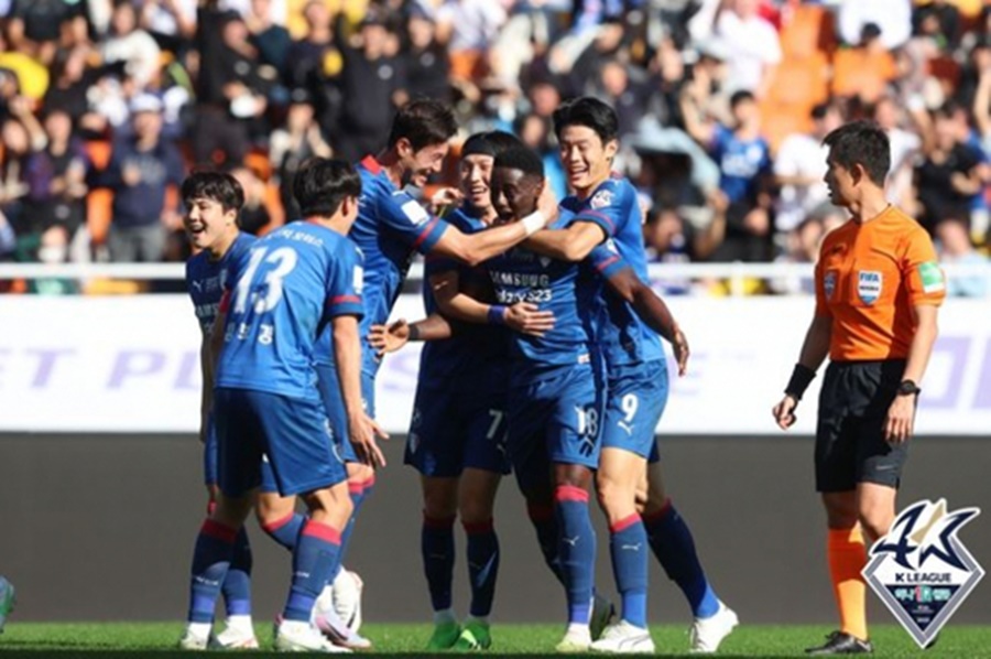 ▲ 수원 삼성이 '단두대 슈퍼매치'를 앞두고 있다. ⓒ한국프로축구연맹