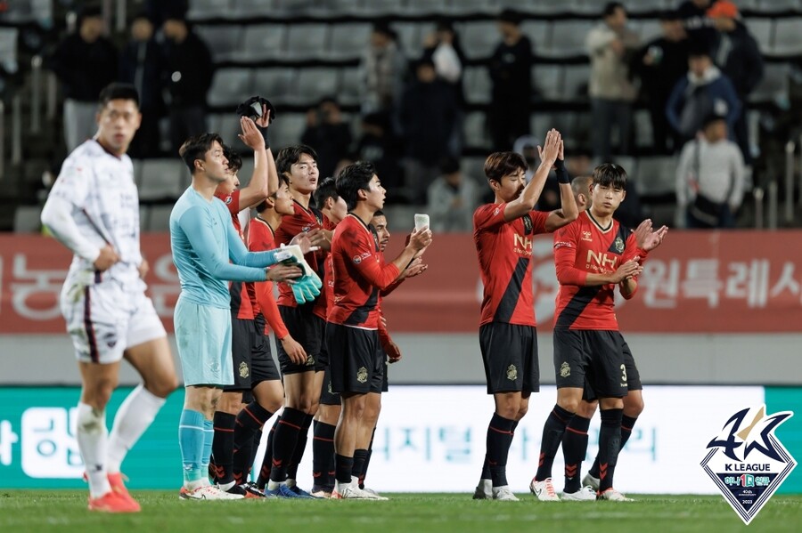 ▲ 경남FC가 K리그2 준플레이오프에서 승격을 위해 달린다 ⓒ한국프로축구연맹