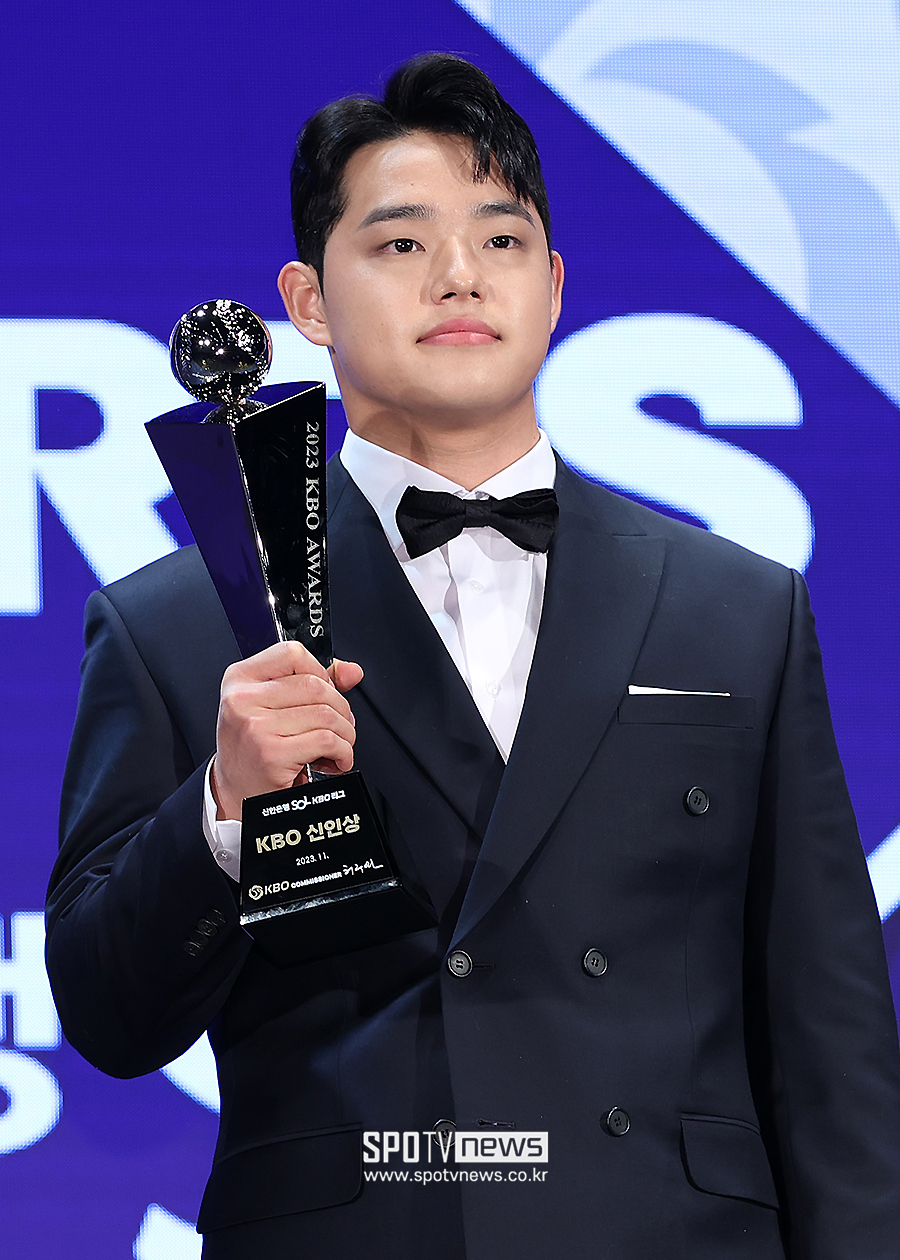 ▲ 평생 딱 한번 밖에 받을 수 없는 상. 2023년에는 문동주가 그 주인공이었다. ⓒ곽혜미 기자
