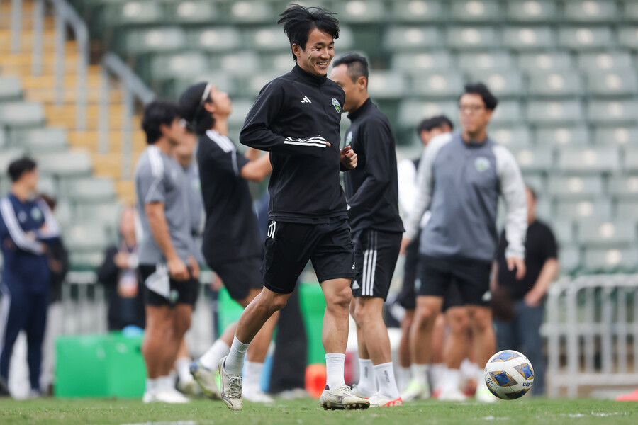 ▲ 홍콩 스타디움에서 훈련하는 전북 현대 선수단.  ⓒ한국프로축구연맹