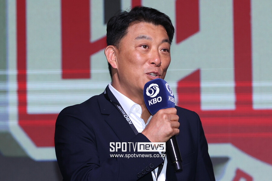▲ 산적한 사안을 깔끔하게 처리하지 못해 결국 사직한 김성용 단장 ⓒ곽혜미 기자