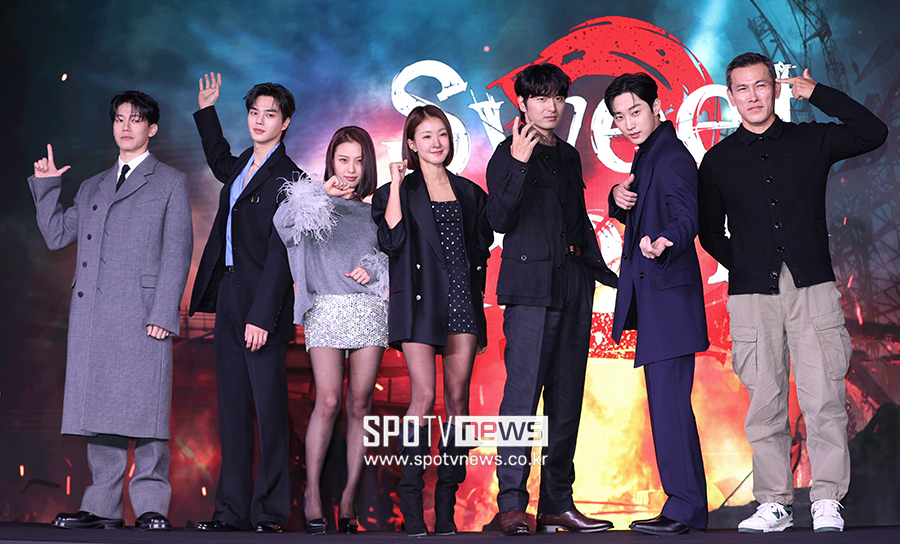 ▲ 김무열 송강 고민시 이시영 이진욱 진영 유오성 ⓒ곽혜미 기자