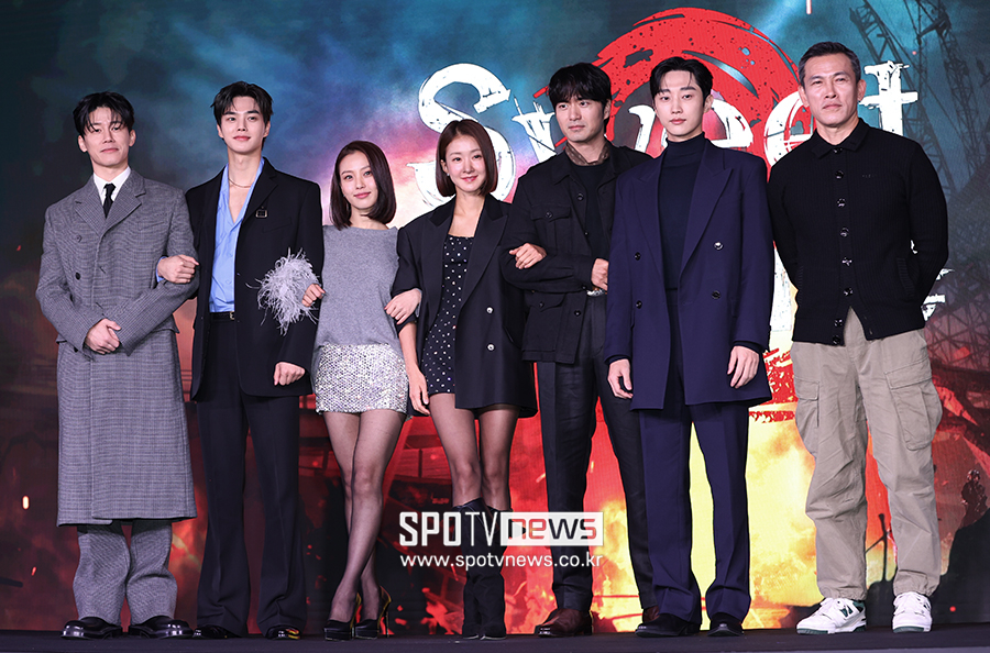 ▲ 김무열 송강 고민시 이시영 이진욱 진영 유오성 ⓒ곽혜미 기자