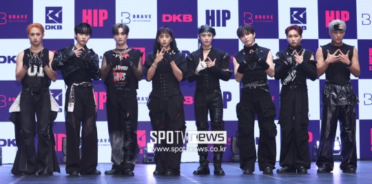 "전화위복이라 생각…음방 1위 목표" 다크비, 멤버 탈퇴 딛고 당당 컴백[종합]