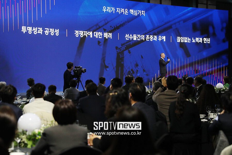 [포토S] 정의선 회장 "한국 양궁이 강한 이유는…"