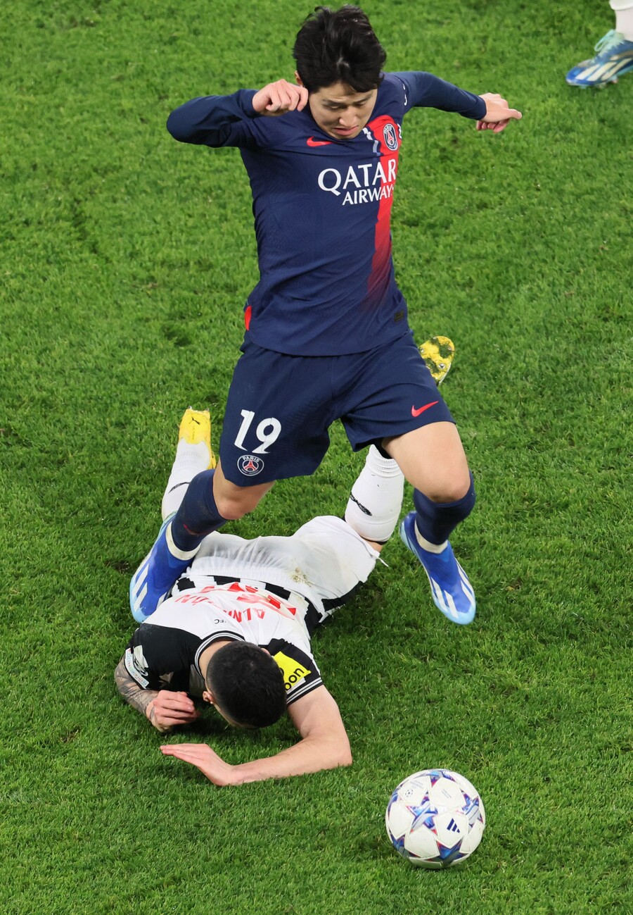 ▲ 이강인이 이번 주중 유럽축구연맹(UEFA) 챔피언스리그 뉴캐슬 유나이티드전에서 커리어 두 번째 '챔스 선발' 출전을 해냈다 ⓒ연합뉴스/AFP