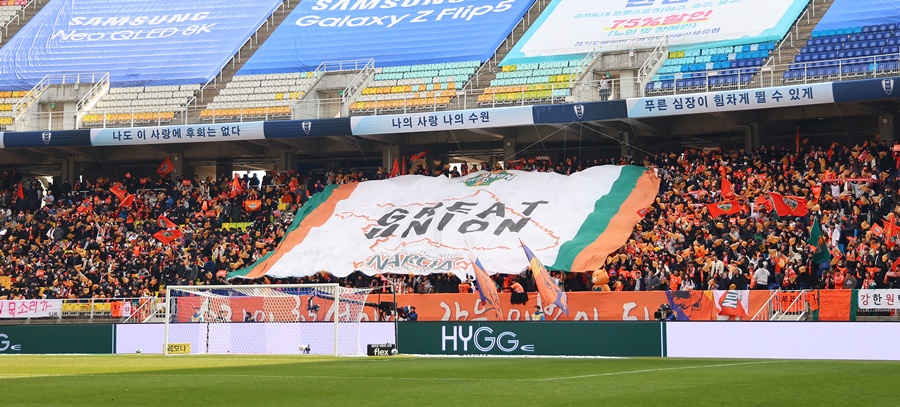 ▲ 2일 경기도 수원월드컵경기장에서 열린 프로축구 하나원큐 K리그1 2023 마지막 38라운드 수원 삼성와 강원FC 경기 ⓒ 연합뉴스